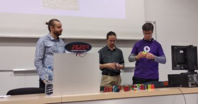 Pokaz układania kostki Rubika